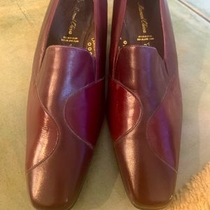 Burgundy leather heels in a size 9
